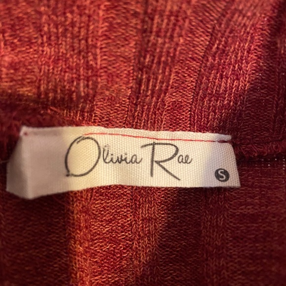 Red shirt - Picture 2 of 3